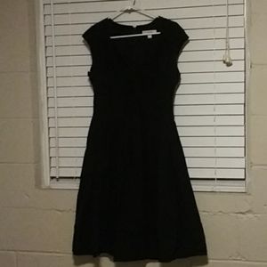 Black Dress,Gentle Pattern & Faint Diagonal Lines